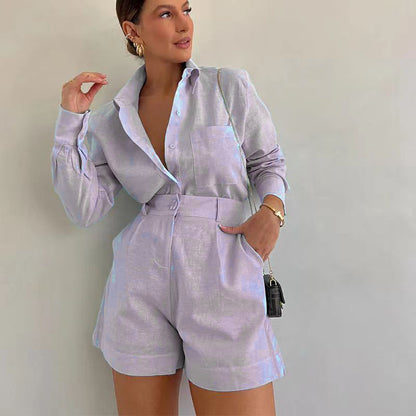 Costume court moderne pour femme, élégance urbaine