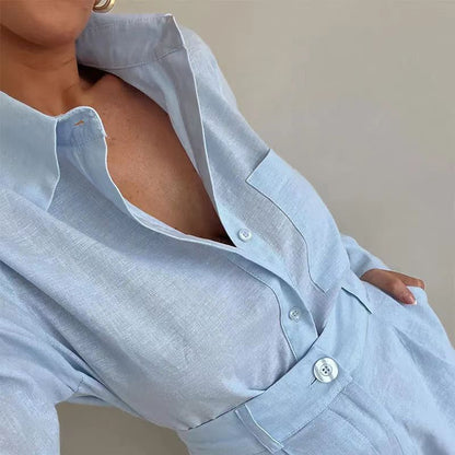 Costume court moderne pour femme, élégance urbaine